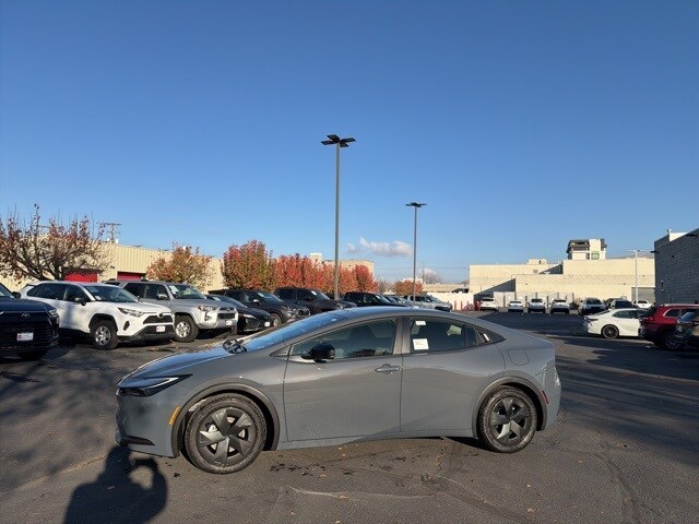 2026 Toyota Prius SE Plug-in Hybrid photo 2