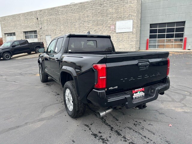 2025 Toyota Tacoma SR5 4x4 Double Cab photo 3