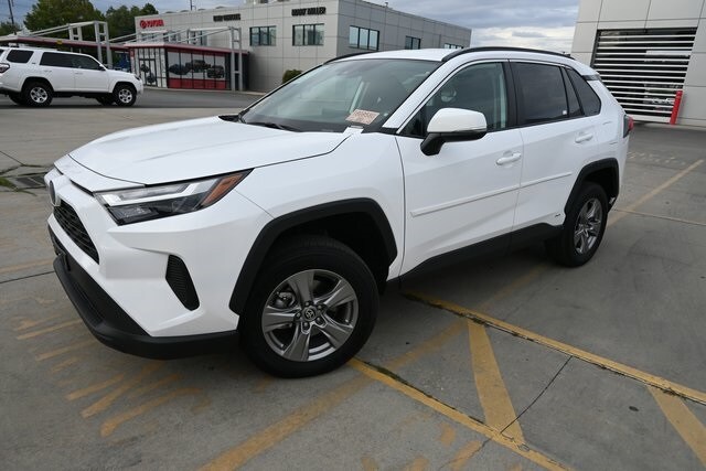 2024 Toyota RAV4 Hybrid LE photo 4