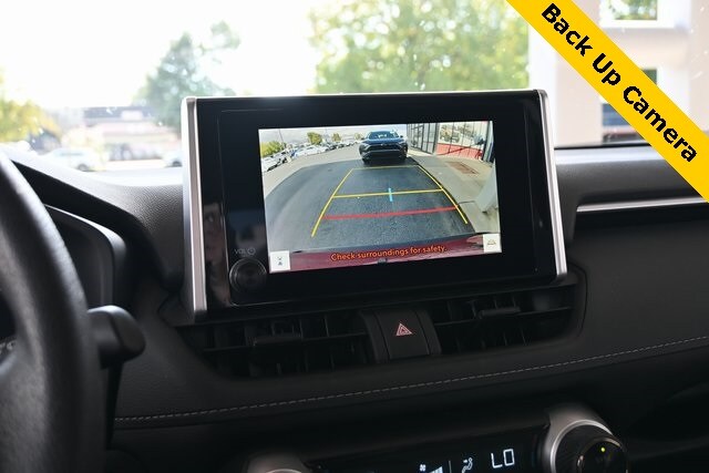 2025 Toyota RAV4 Hybrid XLE photo 3