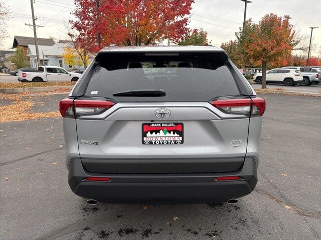 2025 Toyota RAV4 XLE photo 4