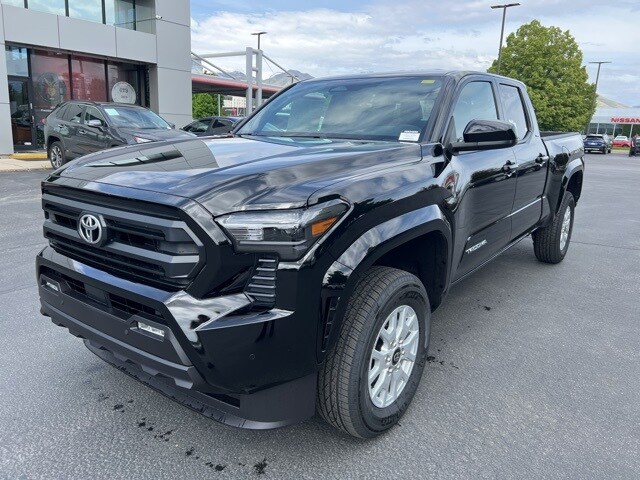 2025 Toyota Tacoma SR5 photo 3