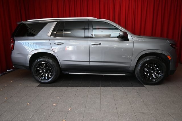 2022 Chevrolet Tahoe High Country photo 2