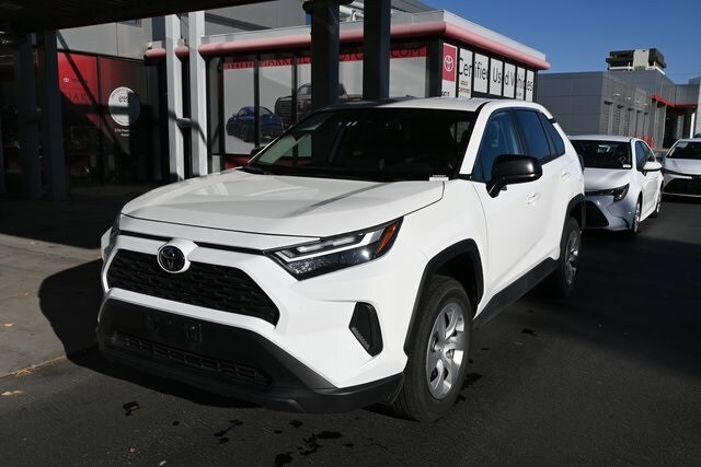 2024 Toyota RAV4 LE photo 4