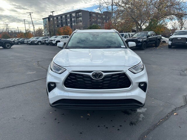 2026 Toyota Highlander XLE XSE Platinum Limited photo 2