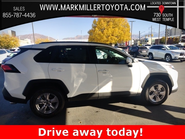 2025 Toyota RAV4 XLE's photo