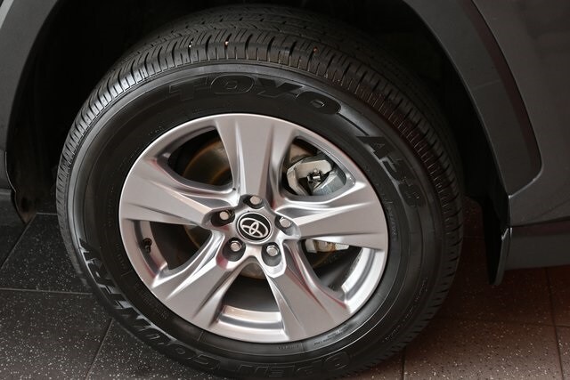 2025 Toyota RAV4 XLE photo 3