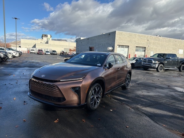 2025 Toyota Crown Signia XLE's photo