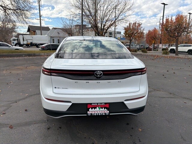 2026 Toyota Crown XLE photo 4