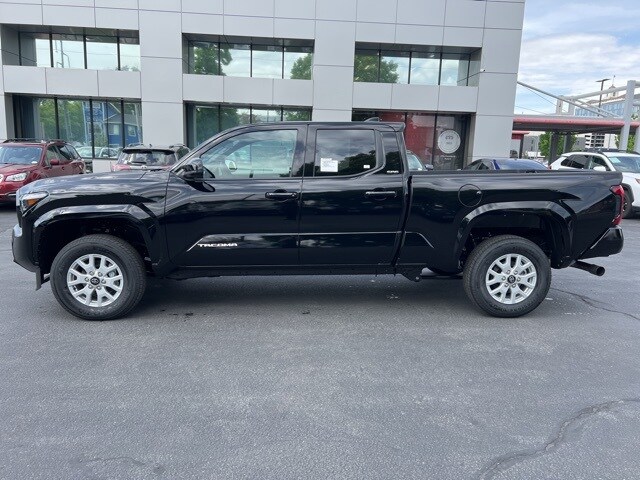 2025 Toyota Tacoma SR5 photo 4