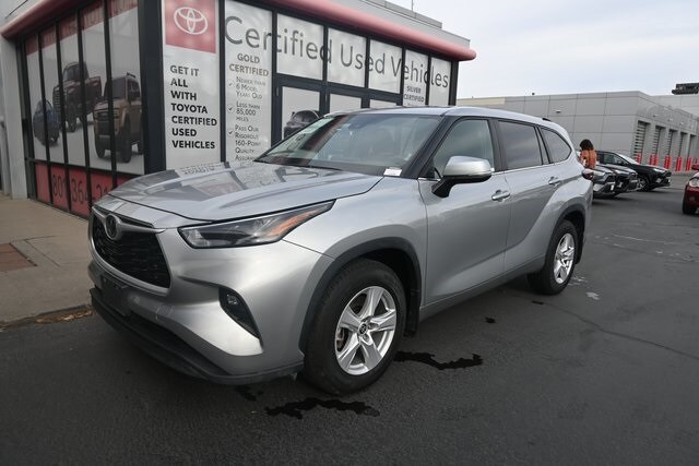 2024 Toyota Highlander LE photo 4