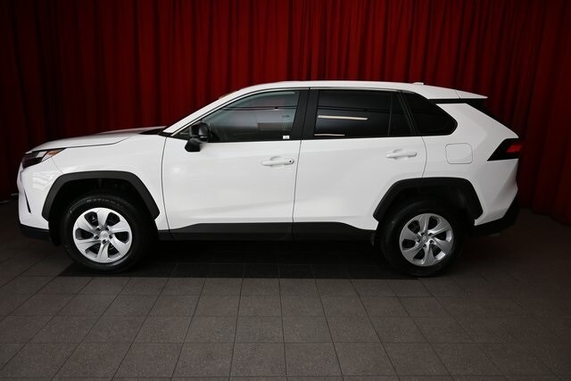 2024 Toyota RAV4 LE photo 4