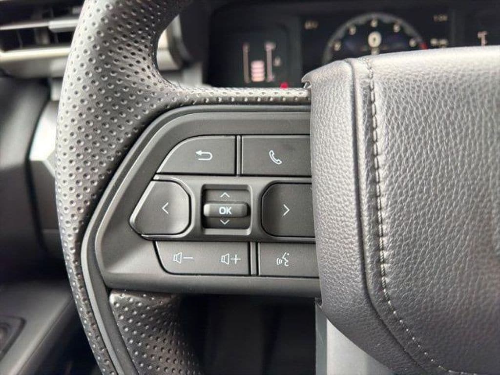 2026 Toyota Tacoma SR5 - Photo 14