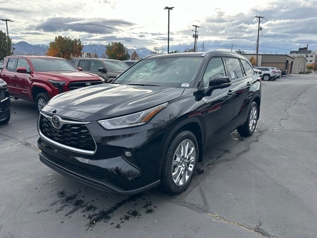 2026 Toyota Highlander Limited's photo