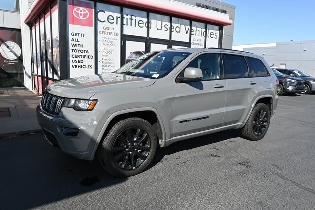 2020 Jeep Grand Cherokee Laredo photo 3