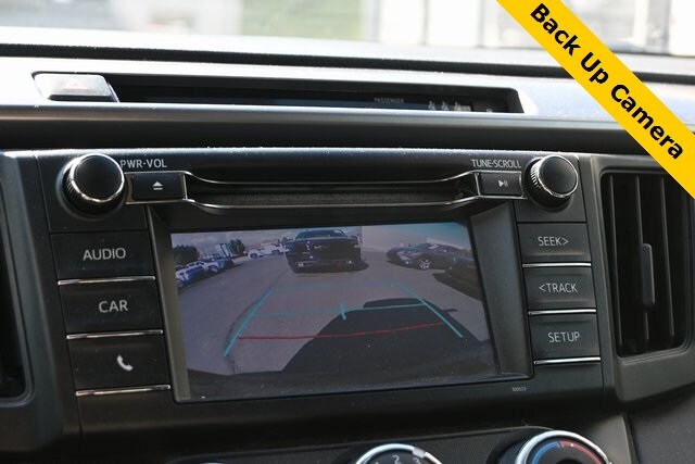 2018 Toyota RAV4 LE photo 3
