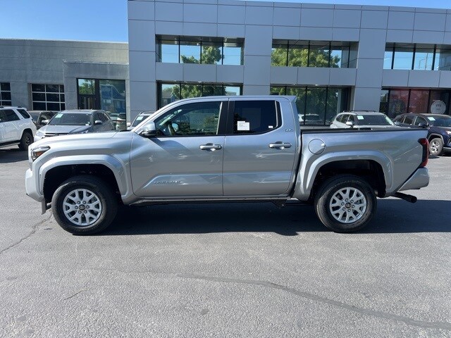 2025 Toyota Tacoma SR5 photo 4