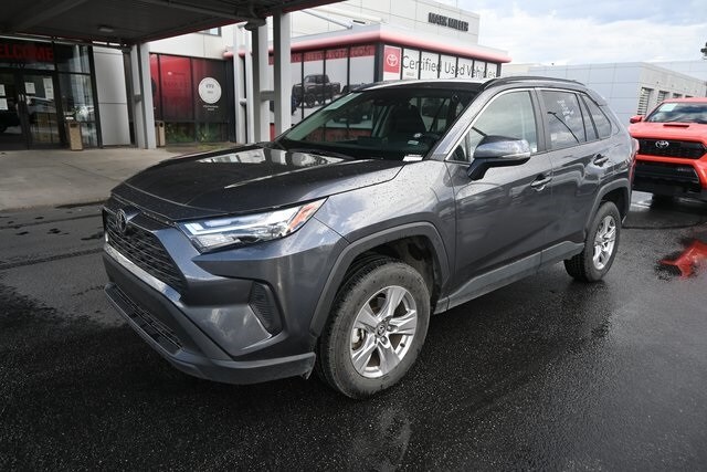 2025 Toyota RAV4 XLE photo 4
