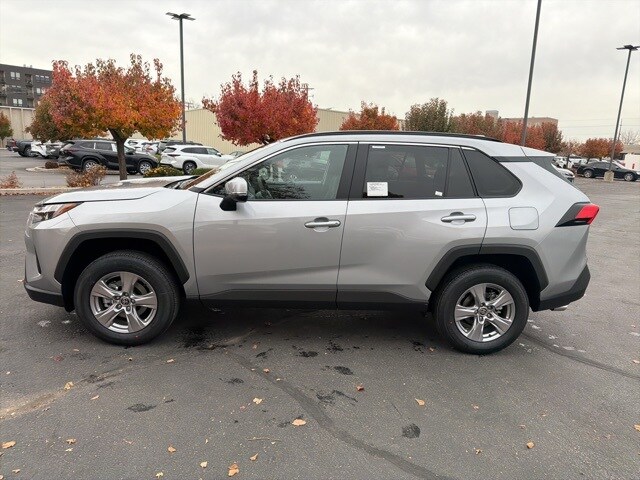 2025 Toyota RAV4 XLE photo 2