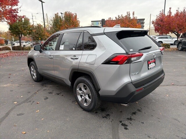 2025 Toyota RAV4 XLE photo 3