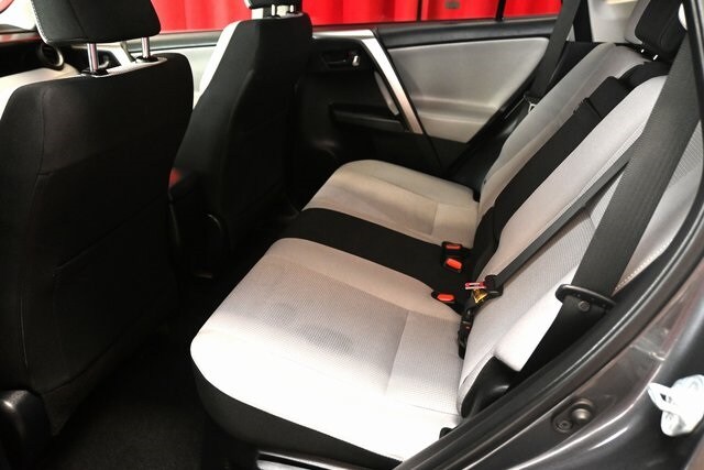 2018 Toyota RAV4 Hybrid XLE photo 3