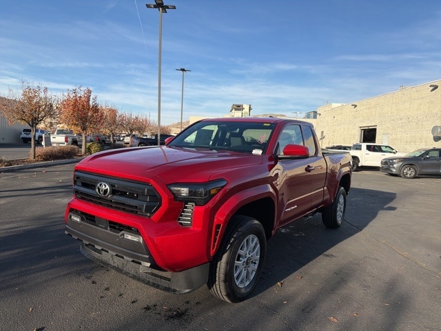 2025 Toyota Tacoma SR5's photo