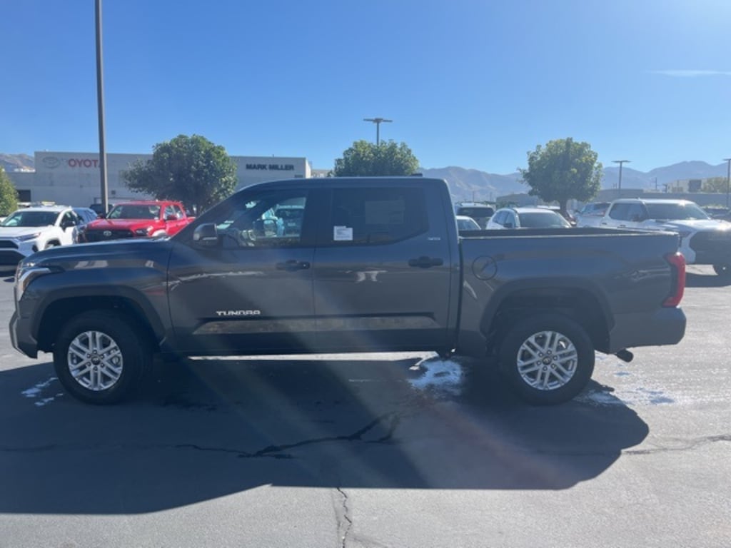 New 2026 Toyota Tundra SR5 SR5 CREWMAX 5.5