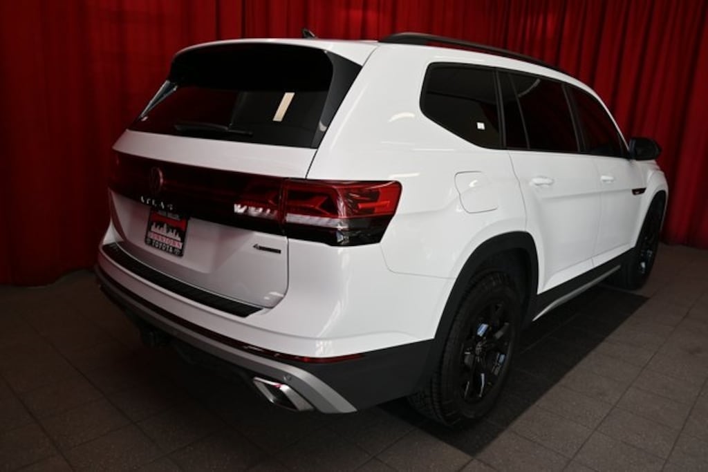 Used 2025 Volkswagen Atlas 2.0T Peak Edition SUV