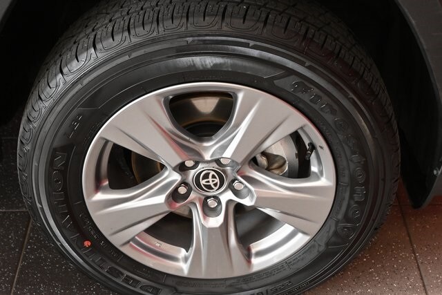 2025 Toyota RAV4 Hybrid XLE photo 3