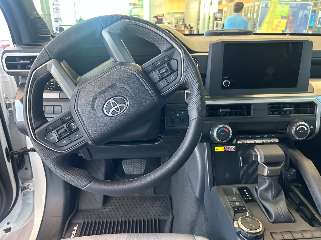 2026 Toyota Tacoma SR5 - Photo 13