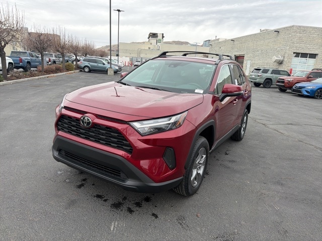2025 Toyota RAV4 XLE's photo
