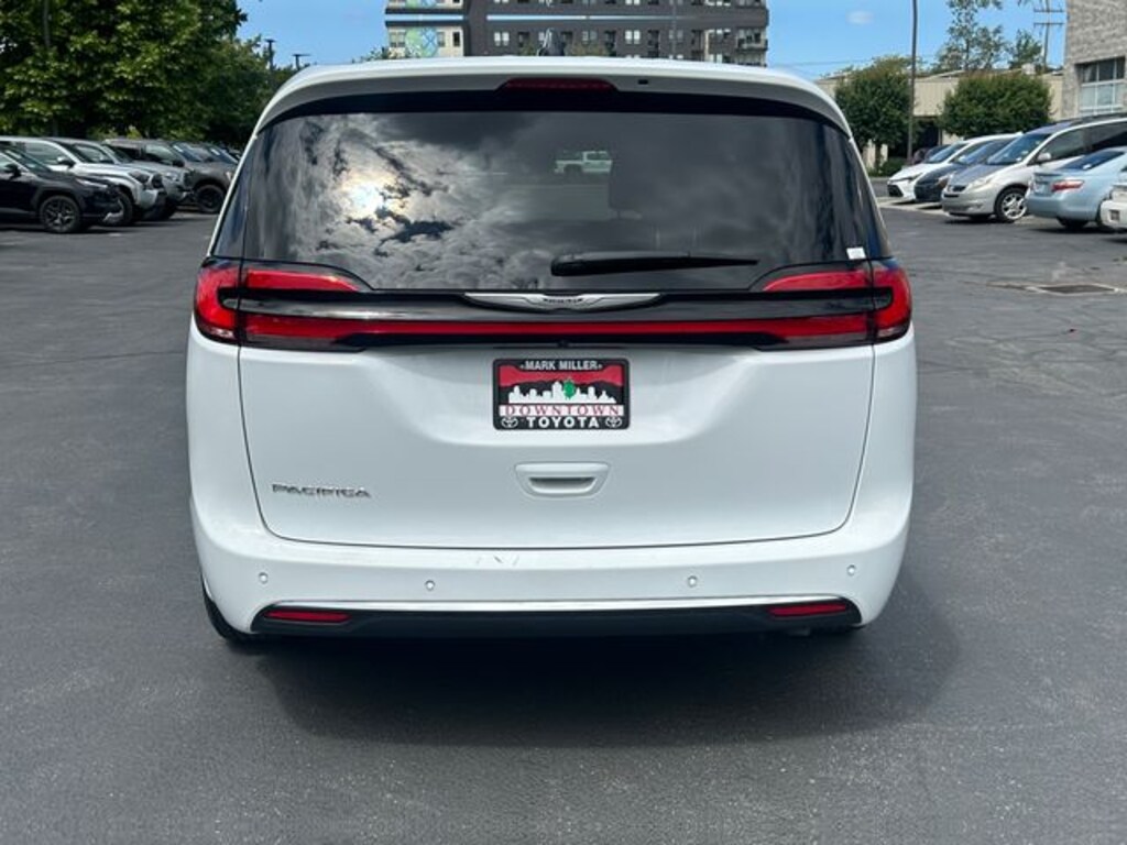Used 2025 Chrysler Pacifica Select Van Passenger Van
