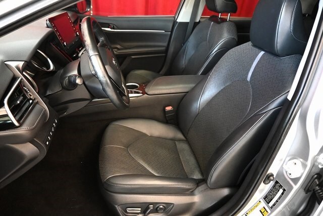 2023 Toyota Camry Hybrid XLE photo 2