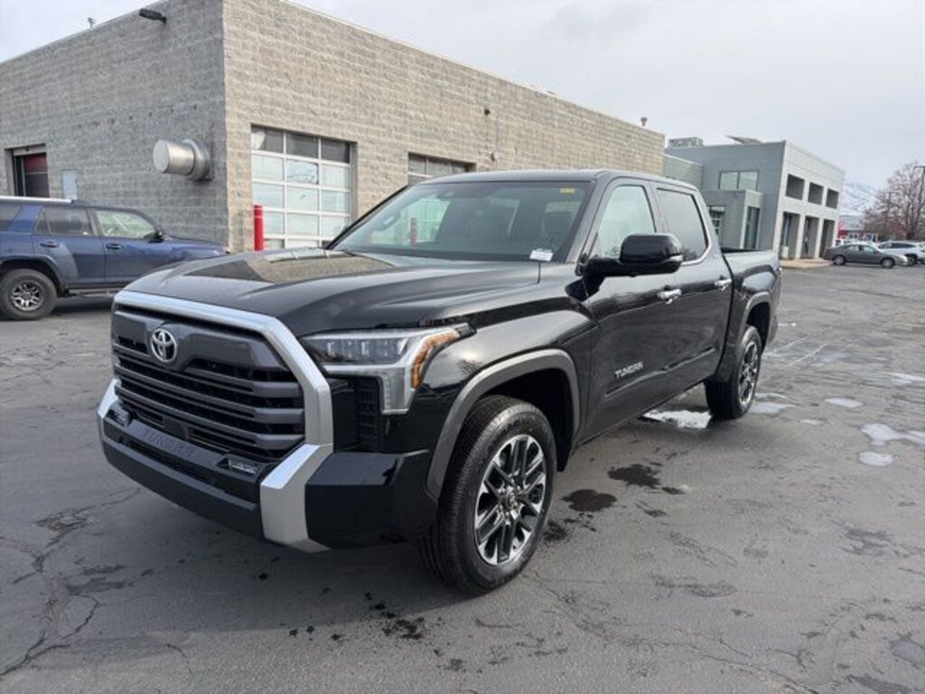 New 2026 Toyota Tundra Limited LIMITED CREWMAX 5.5