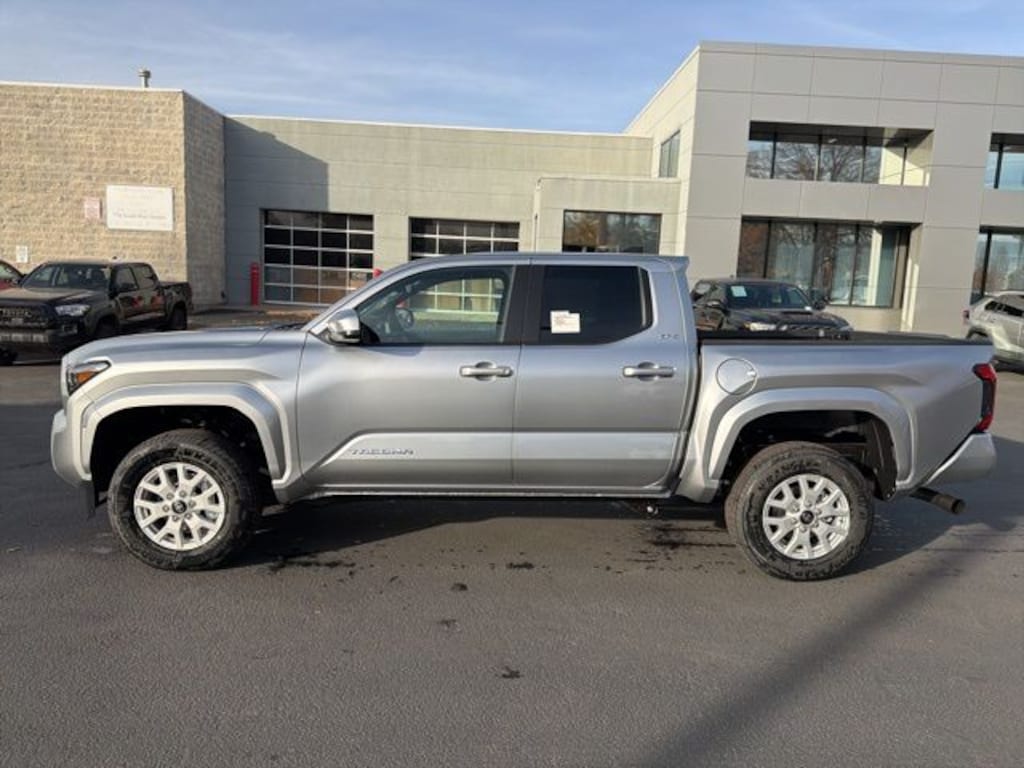 New 2025 Toyota Tacoma SR5 4X4 DOUBLE CAB