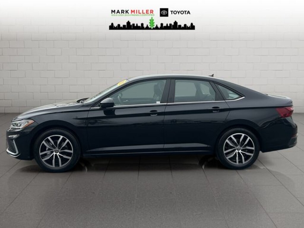 Used 2025 Volkswagen Jetta 1.5T SE Sedan