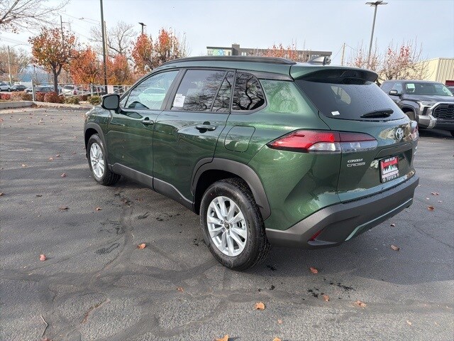 2026 Toyota Corolla Cross LE photo 2