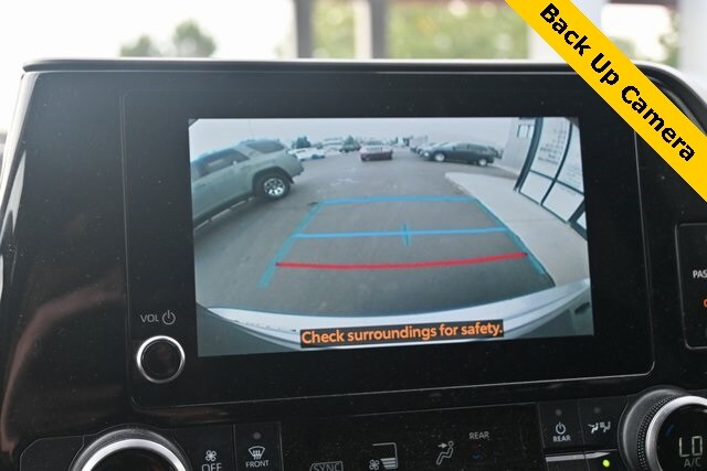 2024 Toyota Highlander LE photo 3