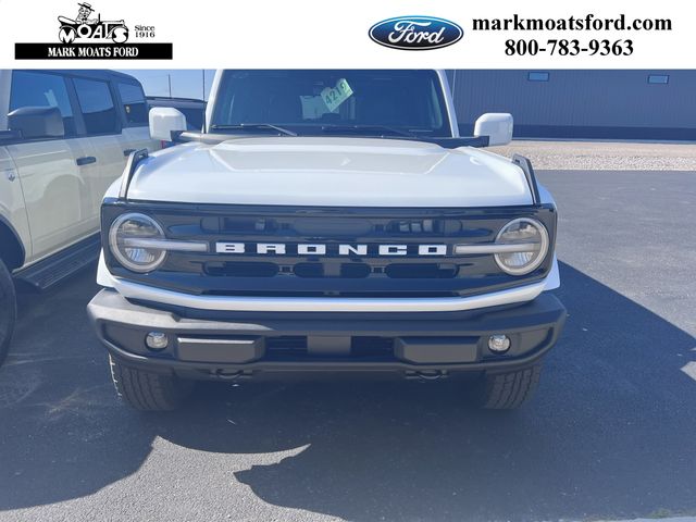 2025 Ford Bronco Outer Banks photo 2
