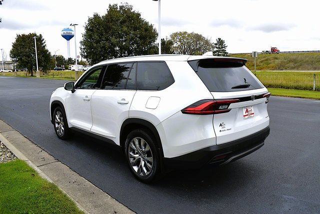 2024 Toyota Highlander Hybrid Limited photo 4