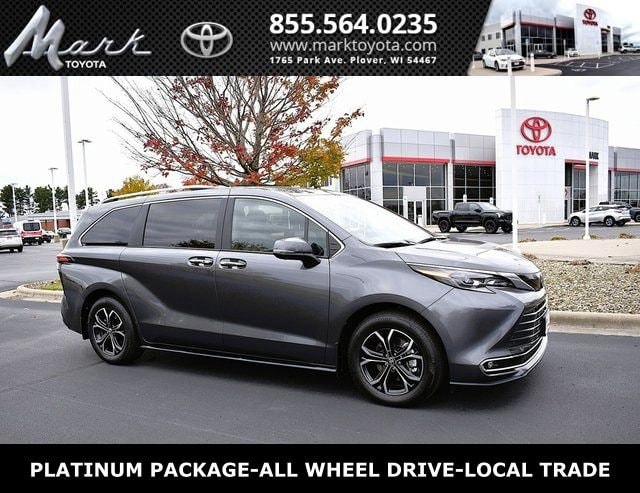 2025 Toyota Sienna Platinum's photo