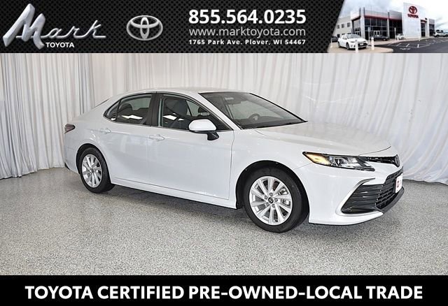 2022 Toyota Camry LE's photo