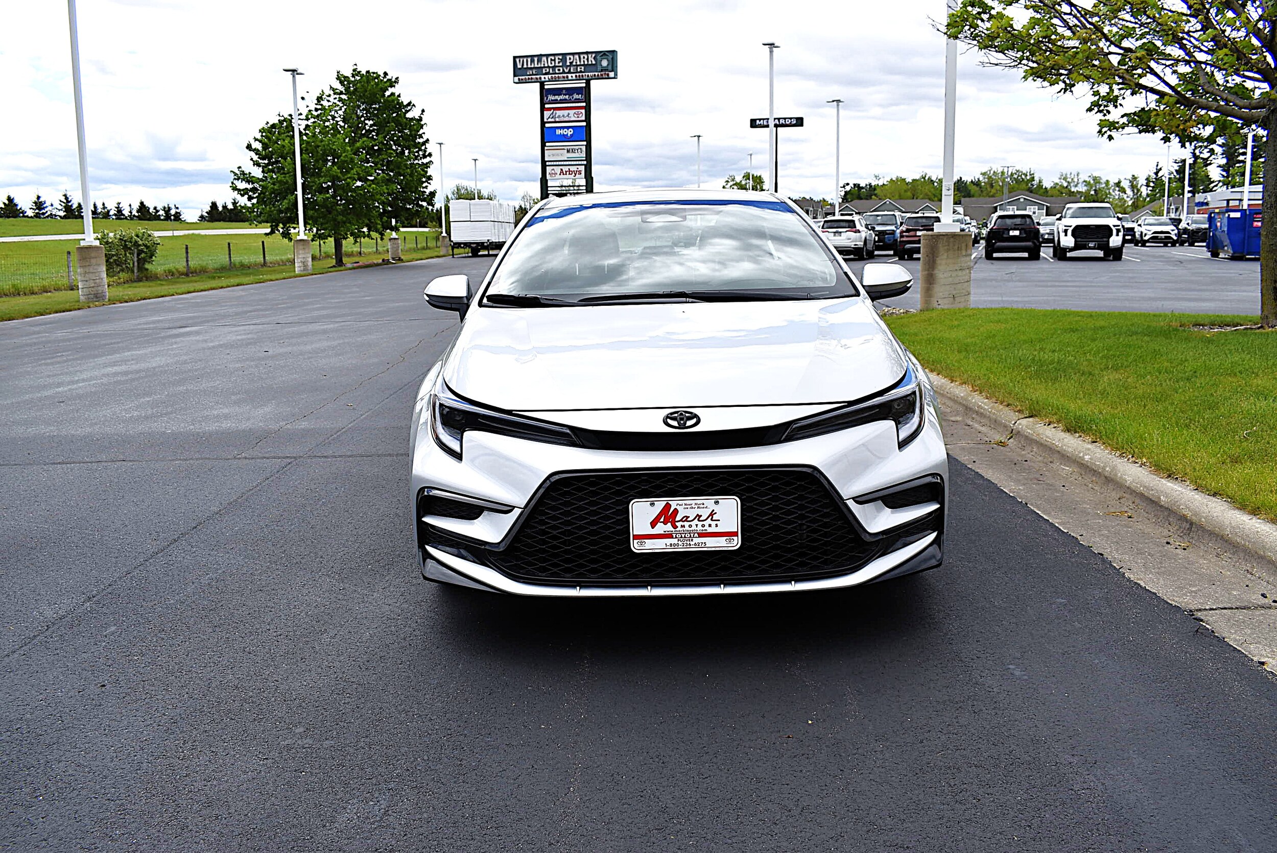 2026 Toyota Corolla XSE - Photo 6