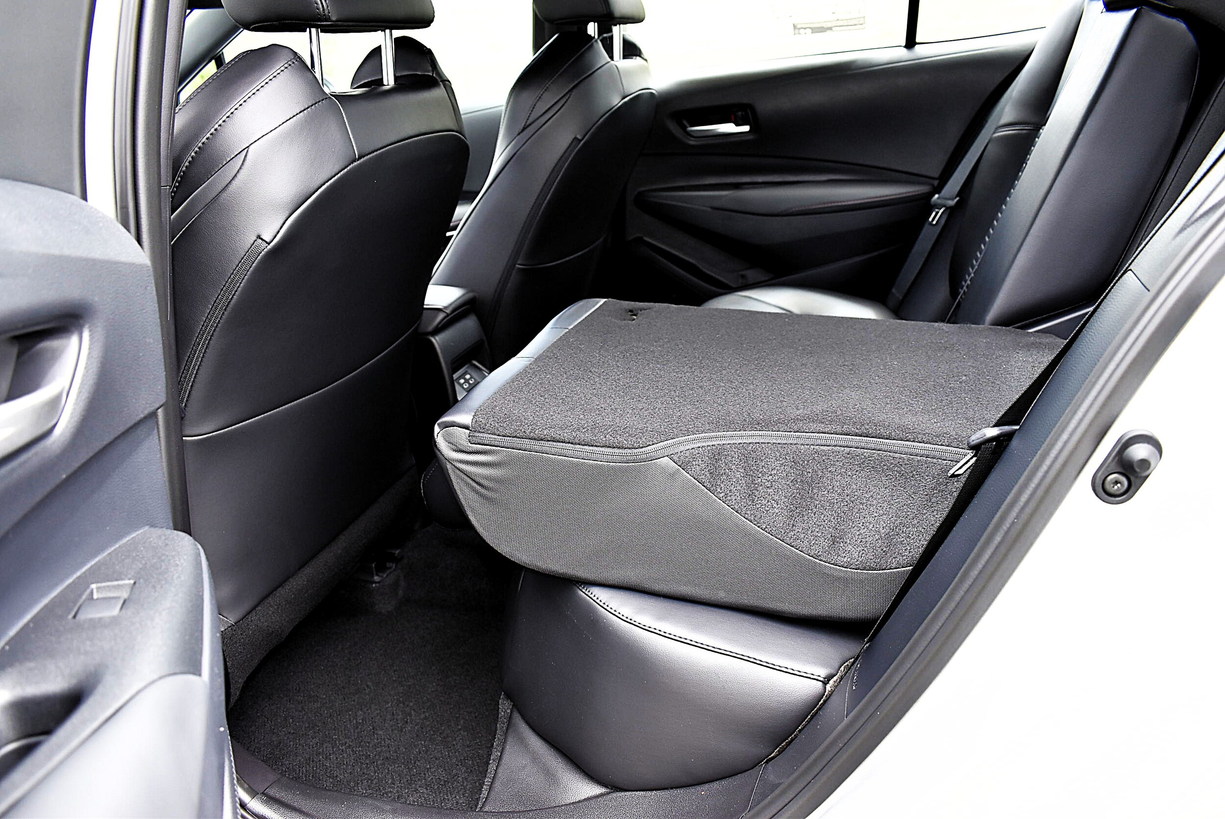 2026 Toyota Corolla XSE - Photo 27