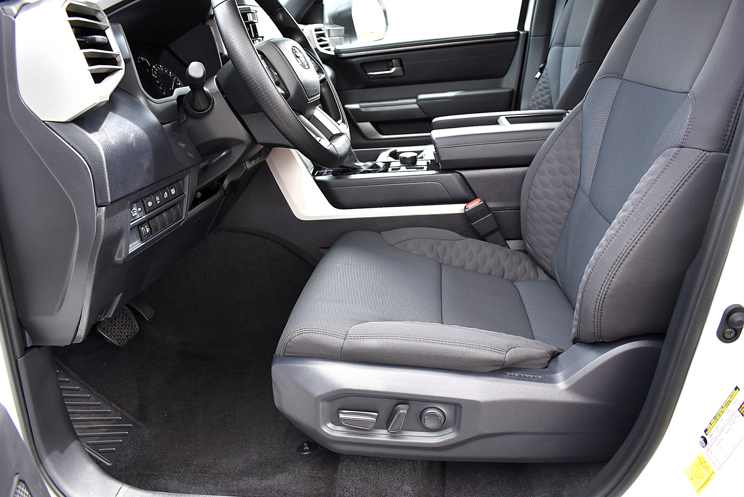 2026 Toyota Tundra SR5 - Photo 11
