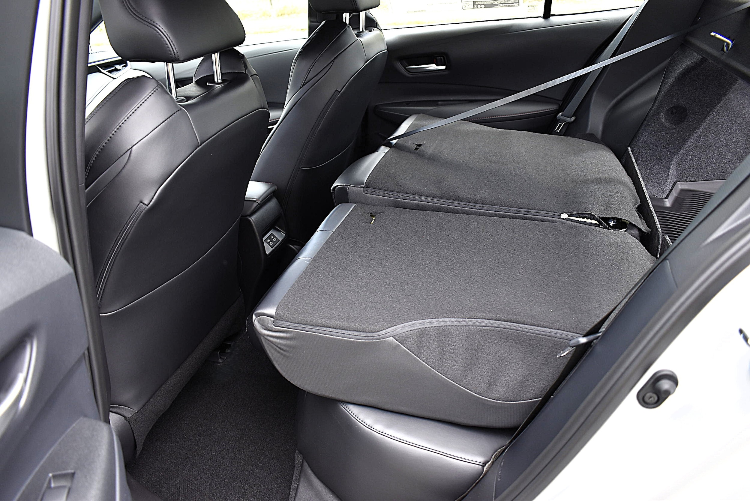 2026 Toyota Corolla XSE - Photo 28