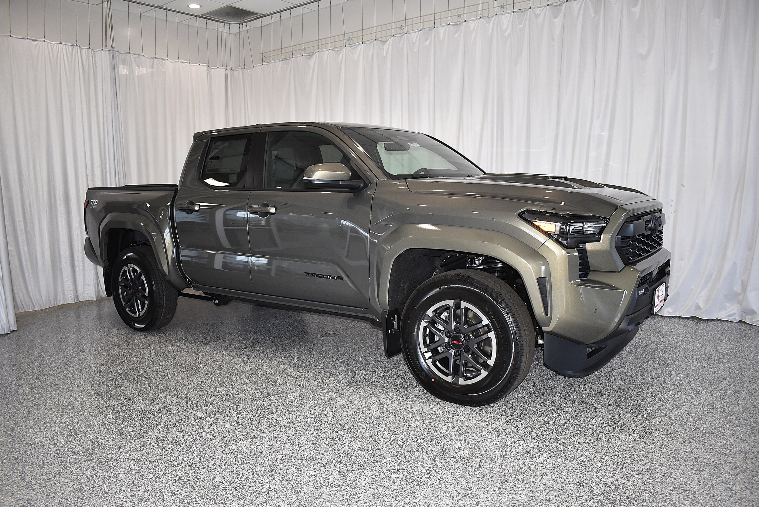 2025 Toyota Tacoma TRD Sport Double Cab photo 2