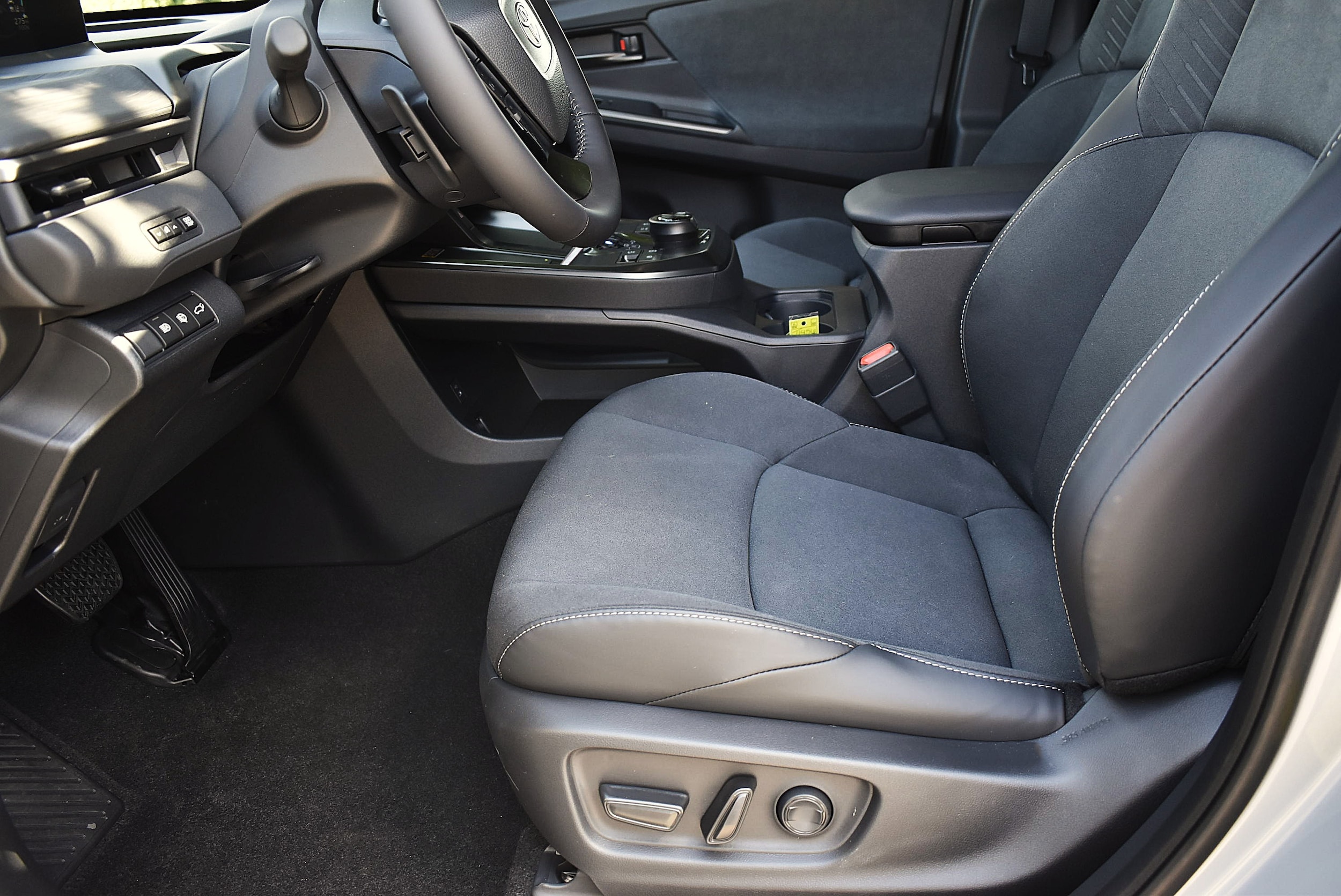 2026 Toyota C-HR XSE - Photo 11