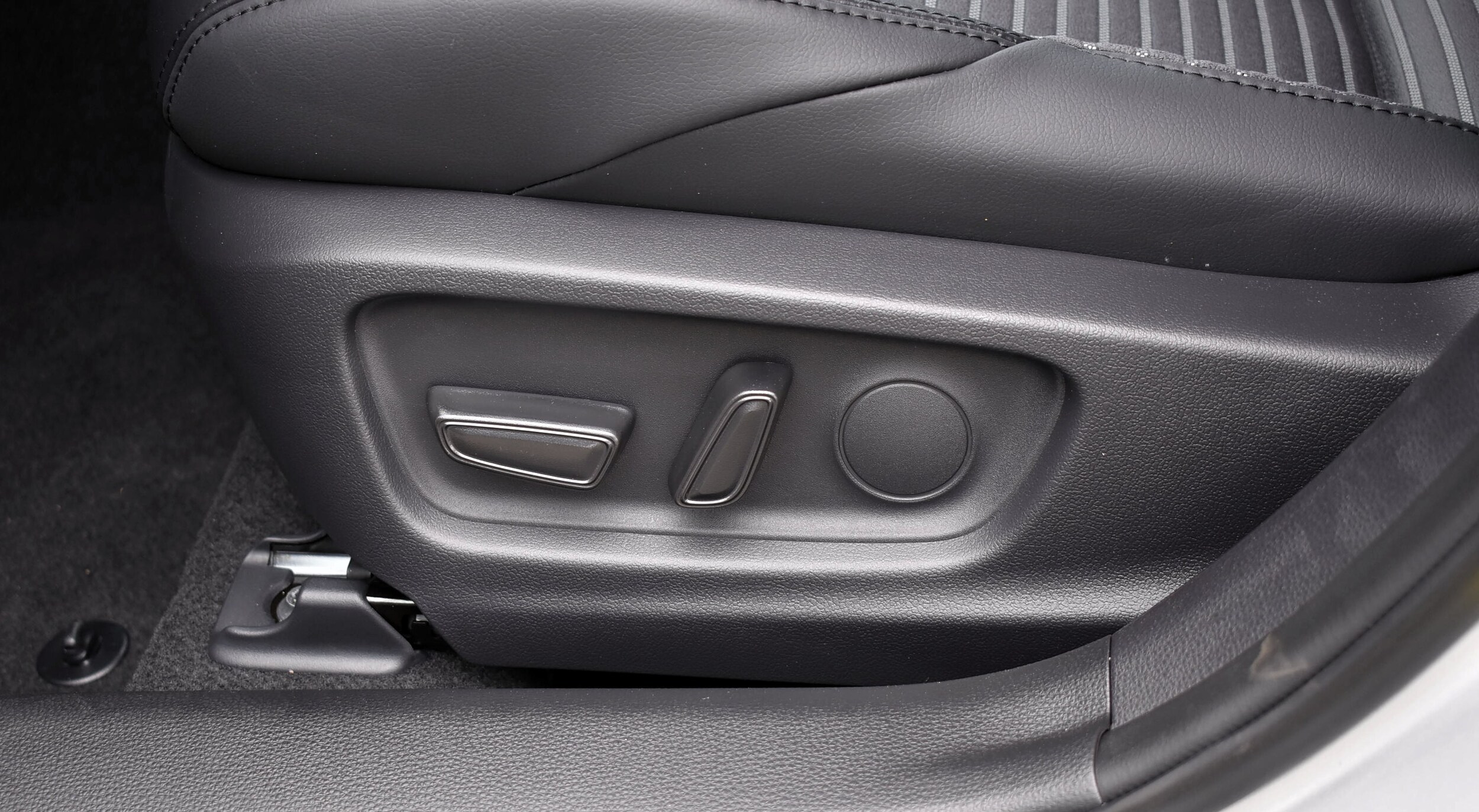 2026 Toyota Corolla XSE - Photo 12