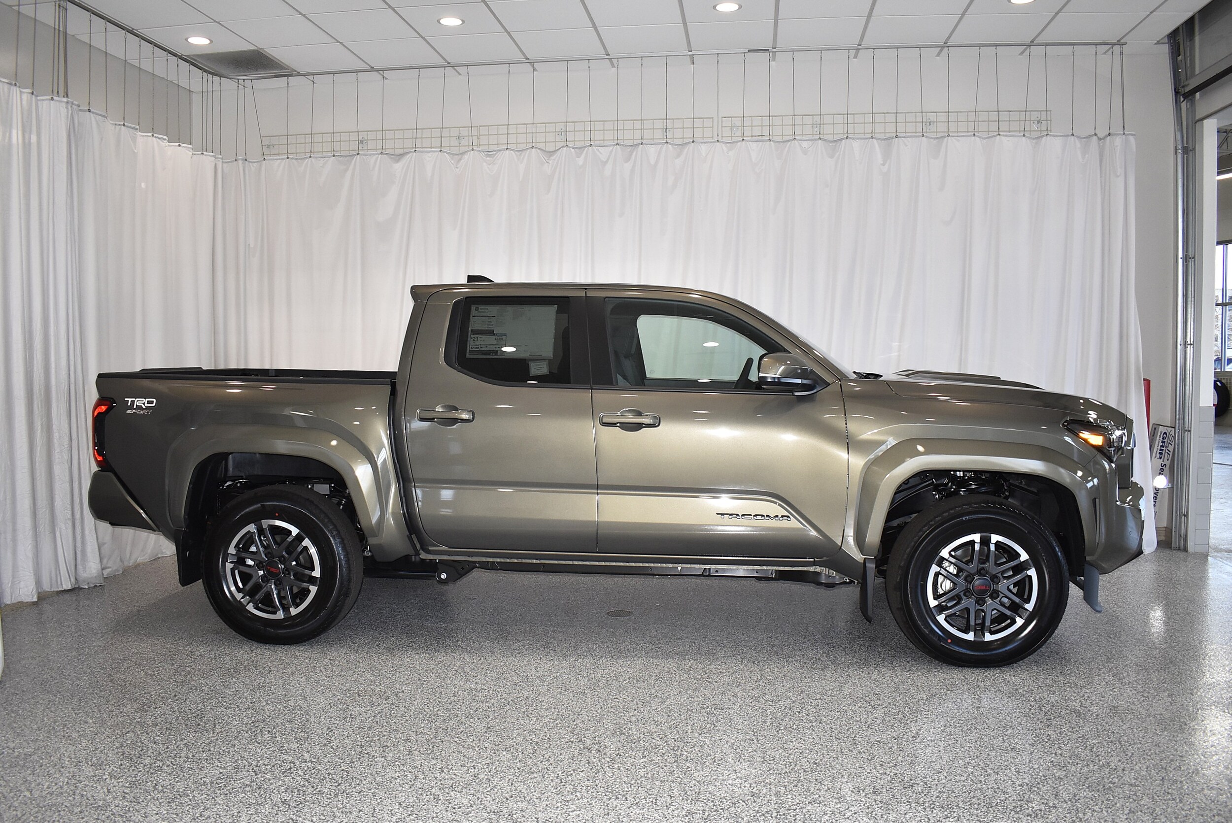 2025 Toyota Tacoma TRD Sport Double Cab photo 3